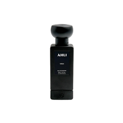 perfume de marca ahli, contiene 60 ml y su empaque es de color negro, es un perfume unisex