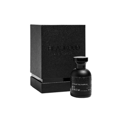 perfume de marca blackoud, contiene 50 ml y su empaque es de color negro, es un perfume unisex
