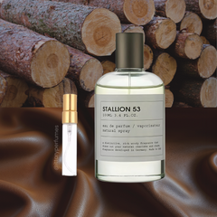 perfume de marca emper, contiene muestra de 5 ml y su empaque es de color gris, es un perfume unisex