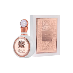 perfume de marca lattafa, contiene 100 ml y su empaque es de color blanco con dorado, es un perfume para mujer